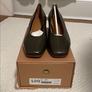 LOQ Olive Green Leather Pumps
